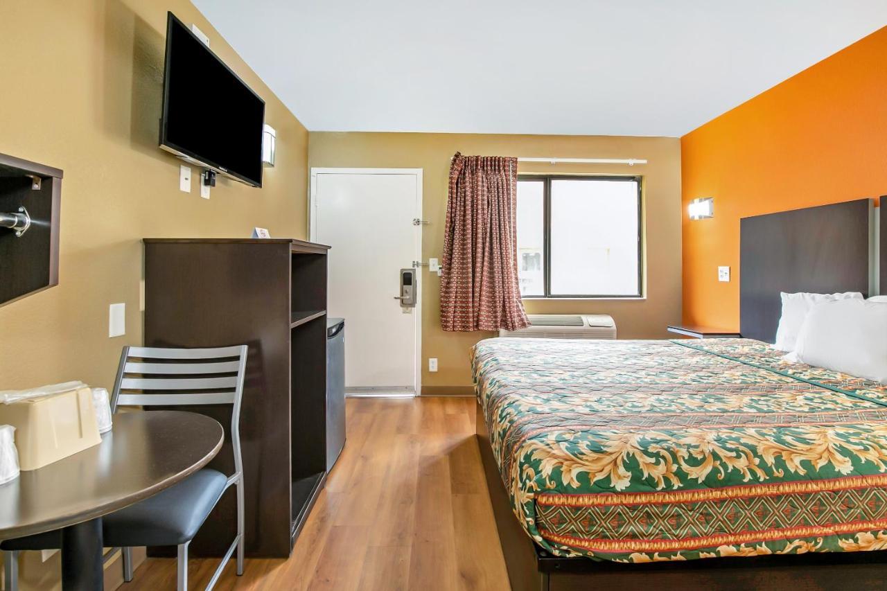 Oyo Hotel Lake Charles Hwy 10 Eksteriør bilde