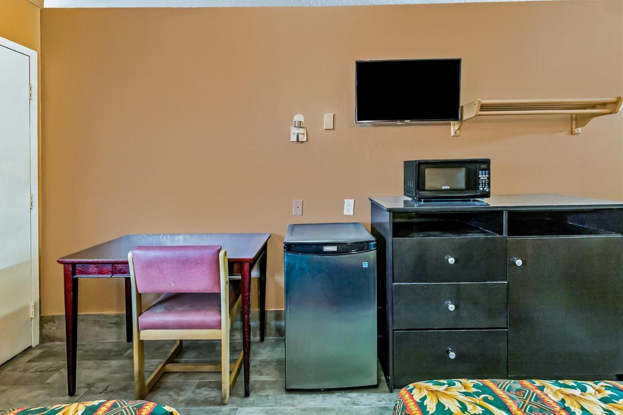 Oyo Hotel Lake Charles Hwy 10 Eksteriør bilde